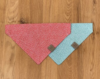 Slide On Pet&#39;s Bandana in Dotted Pattern - Handmade High-Quality Cotton Bandana for Cats & Dogs in Various Sizes and Colours