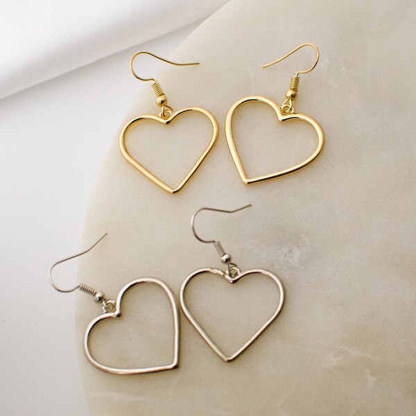 small dangling heart earrings / gold heart earrings / silver heart earrings / dainty heart earrings / cute heart earrings / heart jewelry