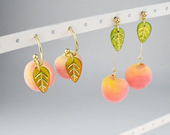 realistic peach earrings / pink peach earrings / dainty peach earrings / fruit earrings / realistic fruit earrings / kawaii earrings/peaches