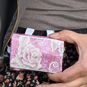Handgemaakte Pink Blossom Glow-insulinepomphouder