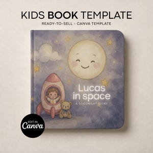 Puede incluir: Una plantilla cuadrada de libro infantil con una ilustración en acuarela de una luna sonriente, un cohete con un niño dentro y un osito de peluche sobre un cielo estrellado azul oscuro. La portada incluye el texto Lucas in space A GOODNIGHT STORY.