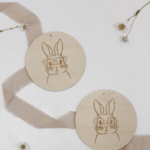 Panneau en bois Lapin avec lunettes I Décoration de Pâques avec fleurs séchées I Couronne de porte de Pâques I échange disque couronne de fleurs séchées image 1