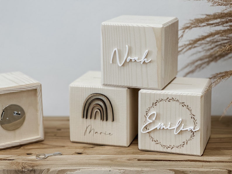 wunderschöne Spardose aus Holz, 
Geschenkidee zur Geburt, Taufe, Geburtstag, Einschulung, Kommunion oder Konfirmation, kann mit Wunschnamen personalisiert werden