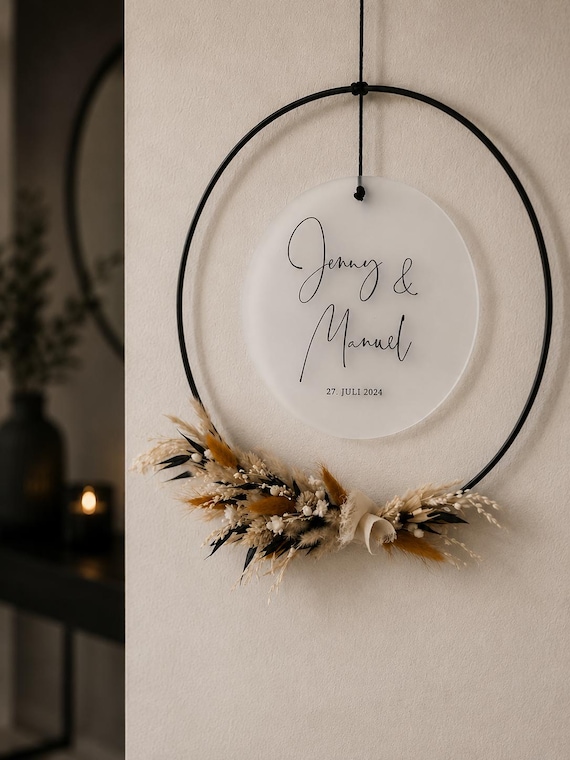 Türkranz mit Trockenblumen I Acrylschild I Holzschild personalisiert mit 2 Vornamen + Datum I Metallring I Geschenkidee Hochzeit I Jahrestag