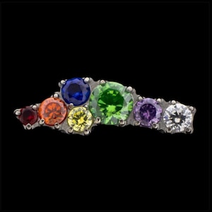 regenboog edelstenen in een gedurfd clusterontwerp | helixpiercing | regenboogschelp | regenboogpiercing | platte stukken:
