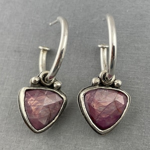 Orecchini Ruby Rose Cut incastonati in Patina Silver / Argentium Hoop Earrings