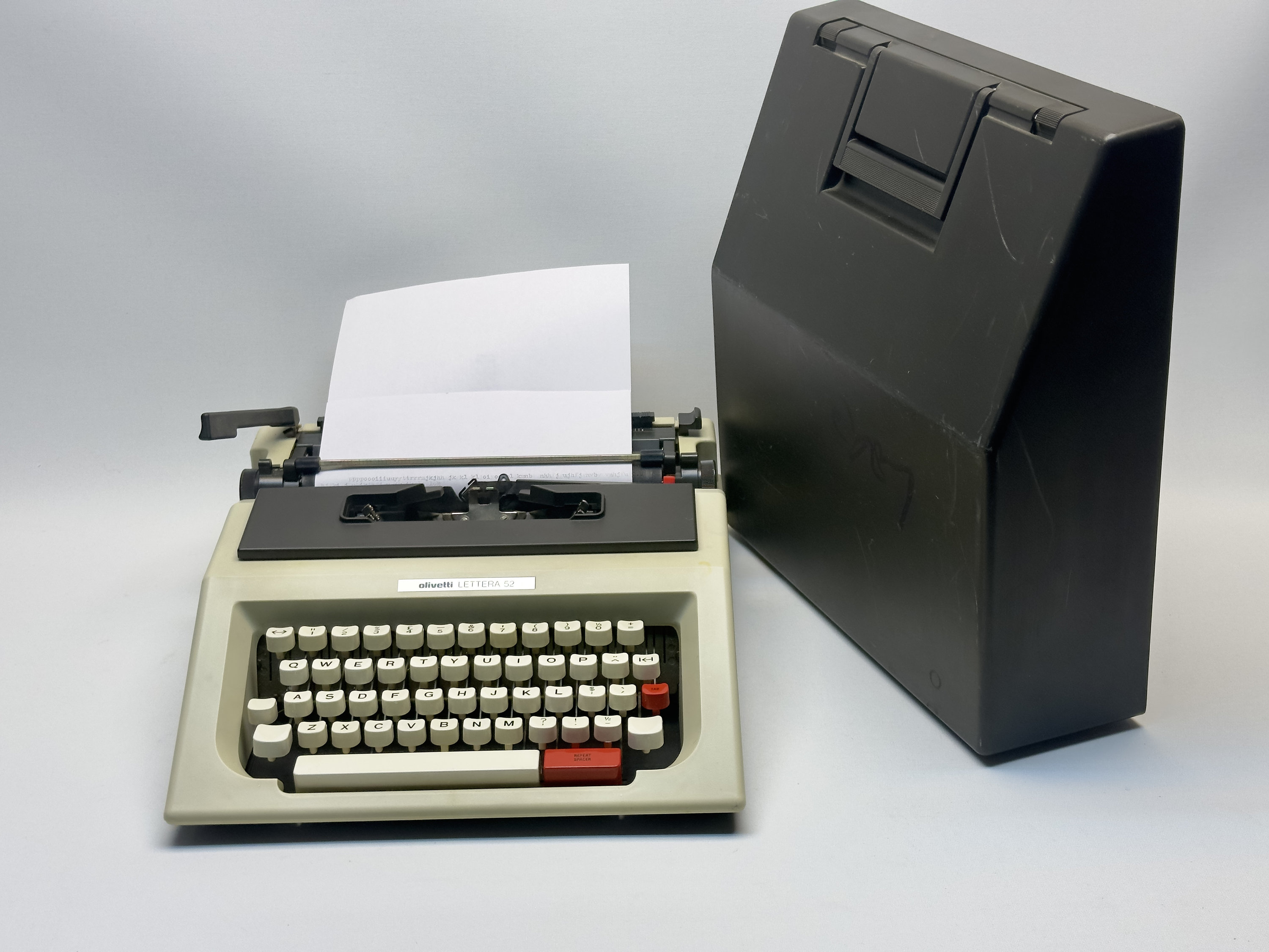 ヴィンテージ Olivetti オリベッティ レッテラ 52 タイプライター Olivetti Lettera 52 タイプライター - 新品同様の動作状態を
