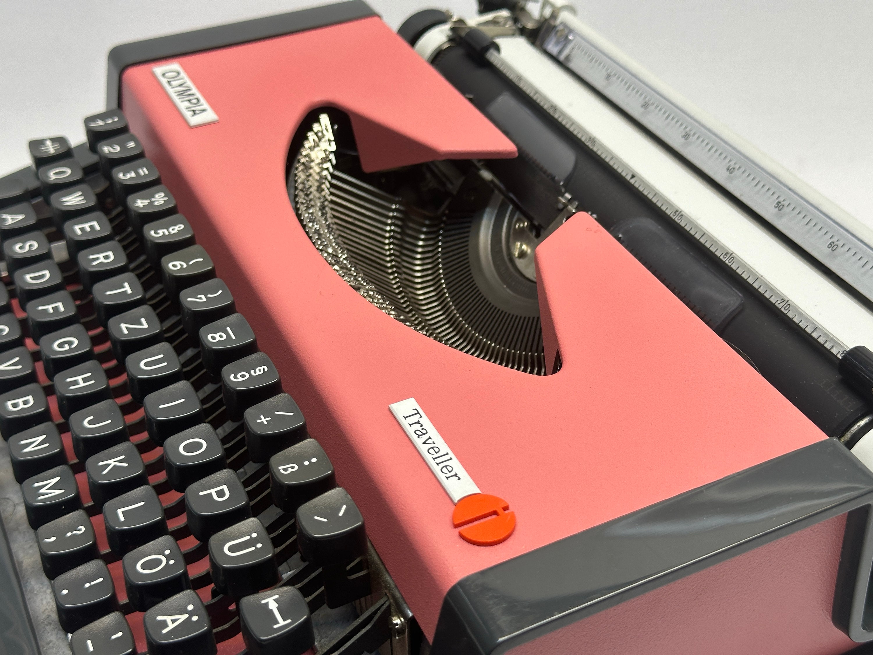 ピンクのオリンピアタイプライター | 1960年代のヴィンテージ