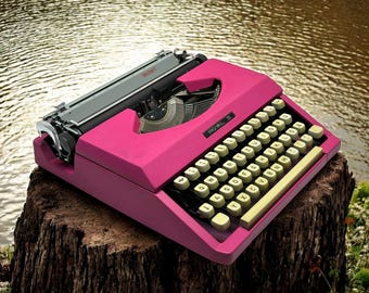 Macchina da scrivere rosa Royal – Arredamento retrò vintage, completamente funzionale