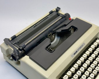 Olivetti Lettera 52 Typewriter - Pristine Antique, Fully