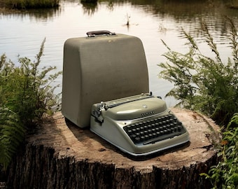 Alpina Typewriter - Vintage Manual Retro Decor, Fully Functional