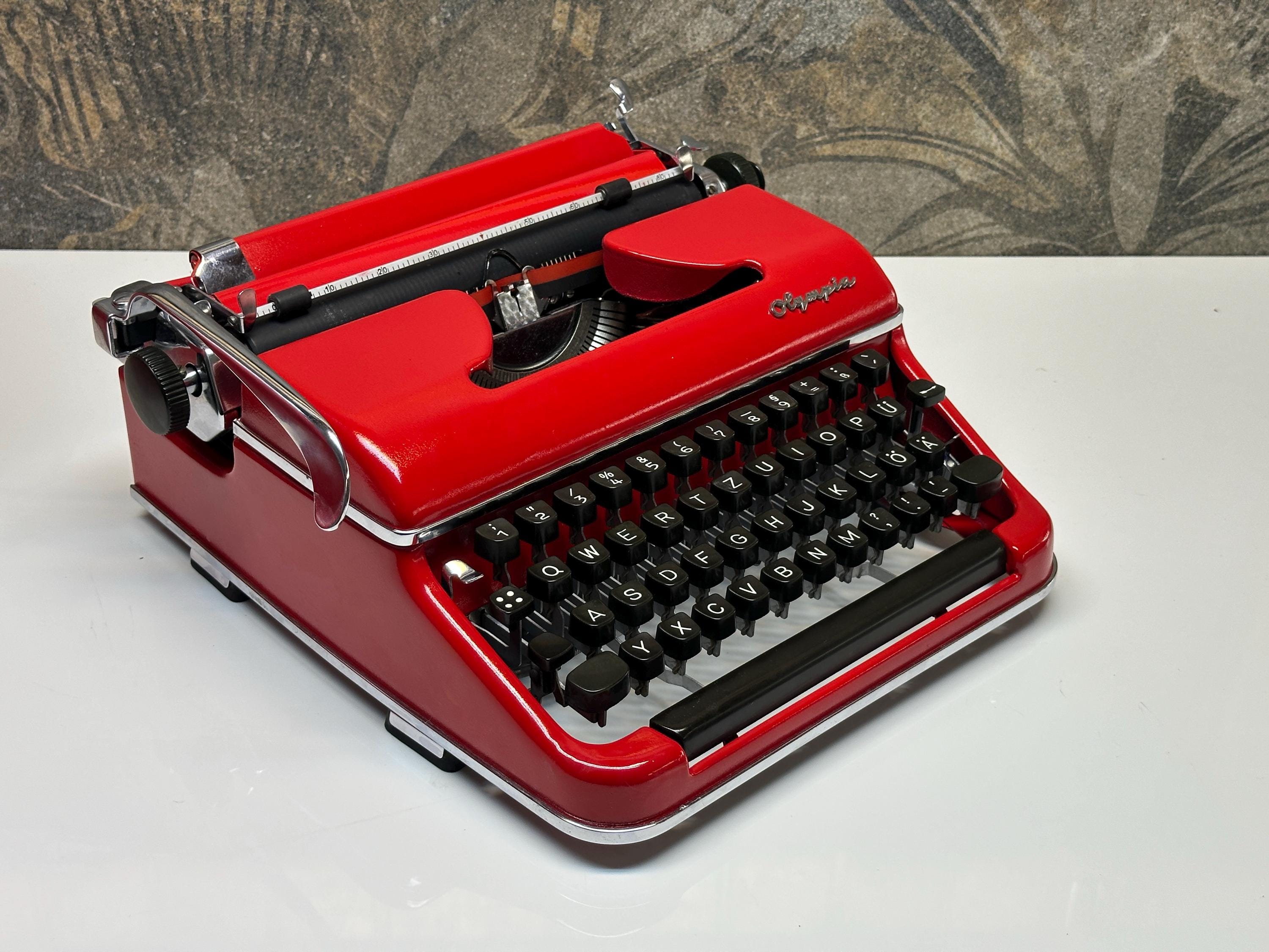 Olympia SM3 レッド 手動タイプライター + 専用ケース | レトロ