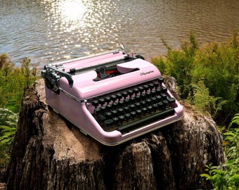 Vintage Triumph Gabriele 12 Typewriter – Salmon Pink QWERTY