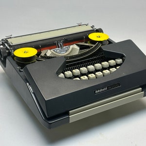 Madi2000 Black Typewriter with White Keyboard & Grey Bag | Antique Typing Machine