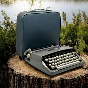 Brillant 750 Typewriter - Vintage Manual Typewriter | Retro Decor | Fully Functional, Classic Gift for Writers