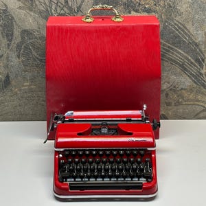 Olympia SM3 Red Manual Typewriter + Special Case | Retro Portable Vintage Typewriter | Gift for Writers & Collectors