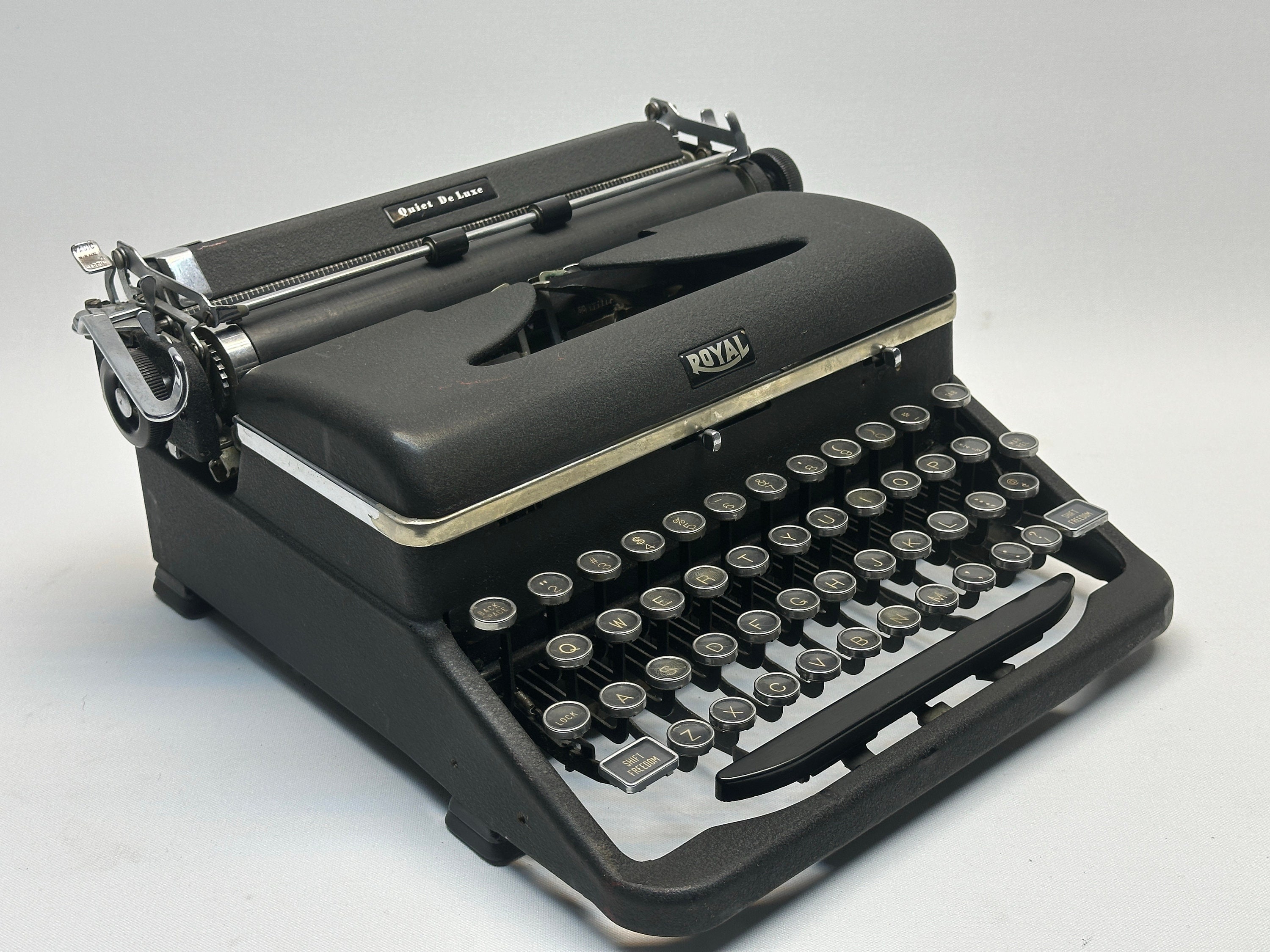 Great Gift! Royal Quiet De Luxe QWERTY Typewriter - the
