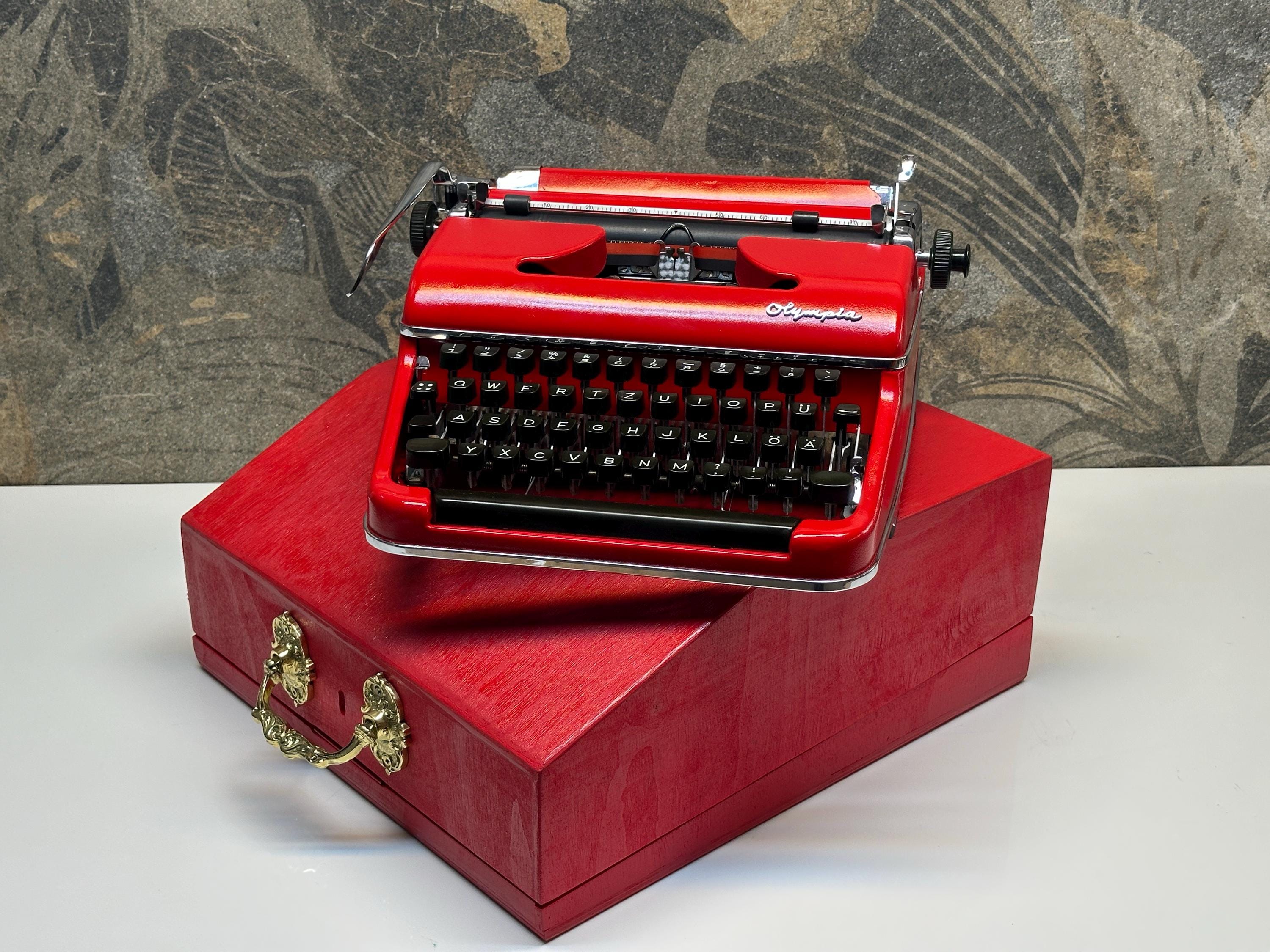 Olympia Model SM タイプライター Olympia SM3 レッド 手動タイプライター + 専用ケース | レトロ