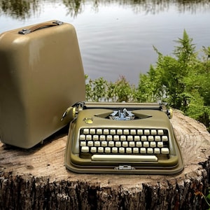 ABC Vintage Typewriter - Classic Manual Typewriter | Fully Functional | Retro Decor & Gift for Writers