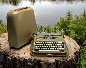 ABC Vintage Typewriter - Classic Manual Typewriter | Fully Functional | Retro Decor & Gift for Writers