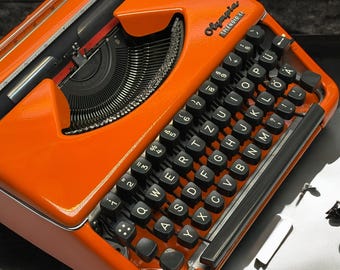 レッドオリンピアスプレンディッド33/66タイプライター：復元された