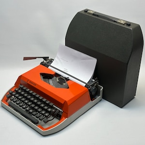 best gift -Pink Olympia Typewriter with Black Keyboard, White Bag - 1960 Model