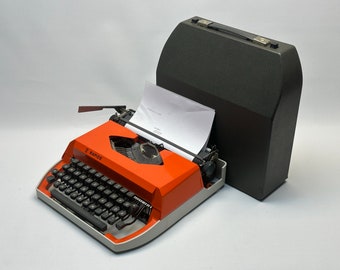 Rapide Red Typewriter – Vintage 1960s with Black Case