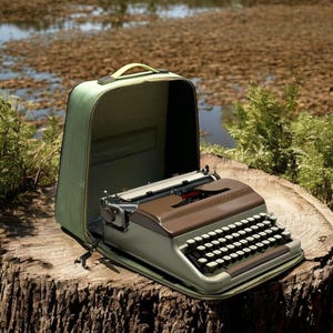 Original Torpedo Typewriter in Pristine Condition – Vintage Collectible, Like New, Perfect Gift