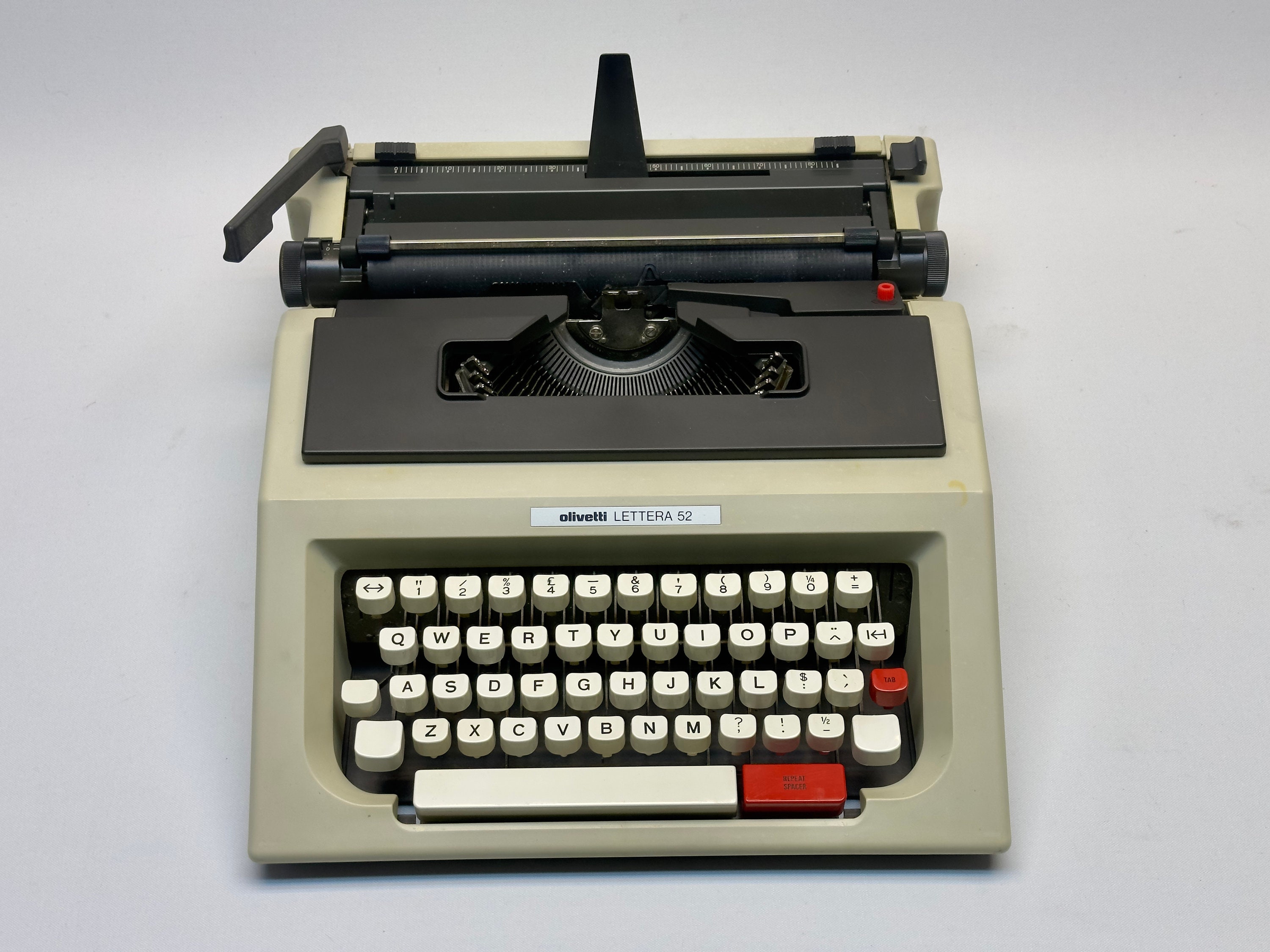 Olivetti Lettera 52 タイプライター - 新品同様のアンティーク、完全 