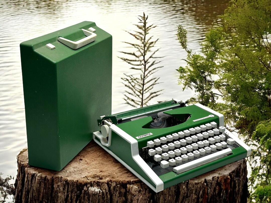 オリンピア　タイプライタ－ il_1080xN.6316411471_as5c.jpg