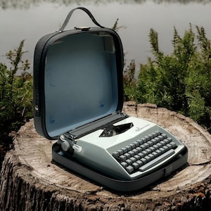 Premium Vintage Typewriter - Luxury Manual Typewriter | The Perfect High-End Gift for Writers and Collectors | Fully Functional