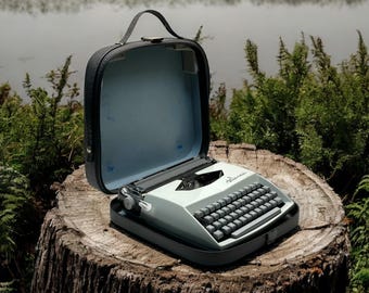 Premium Vintage Typewriter - Luxury Manual Typewriter | The Perfect High-End Gift for Writers and Collectors | Fully Functional