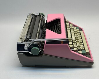 ピンクのオリンピア SM7 手動タイプライター - ビンテージ ポータブル