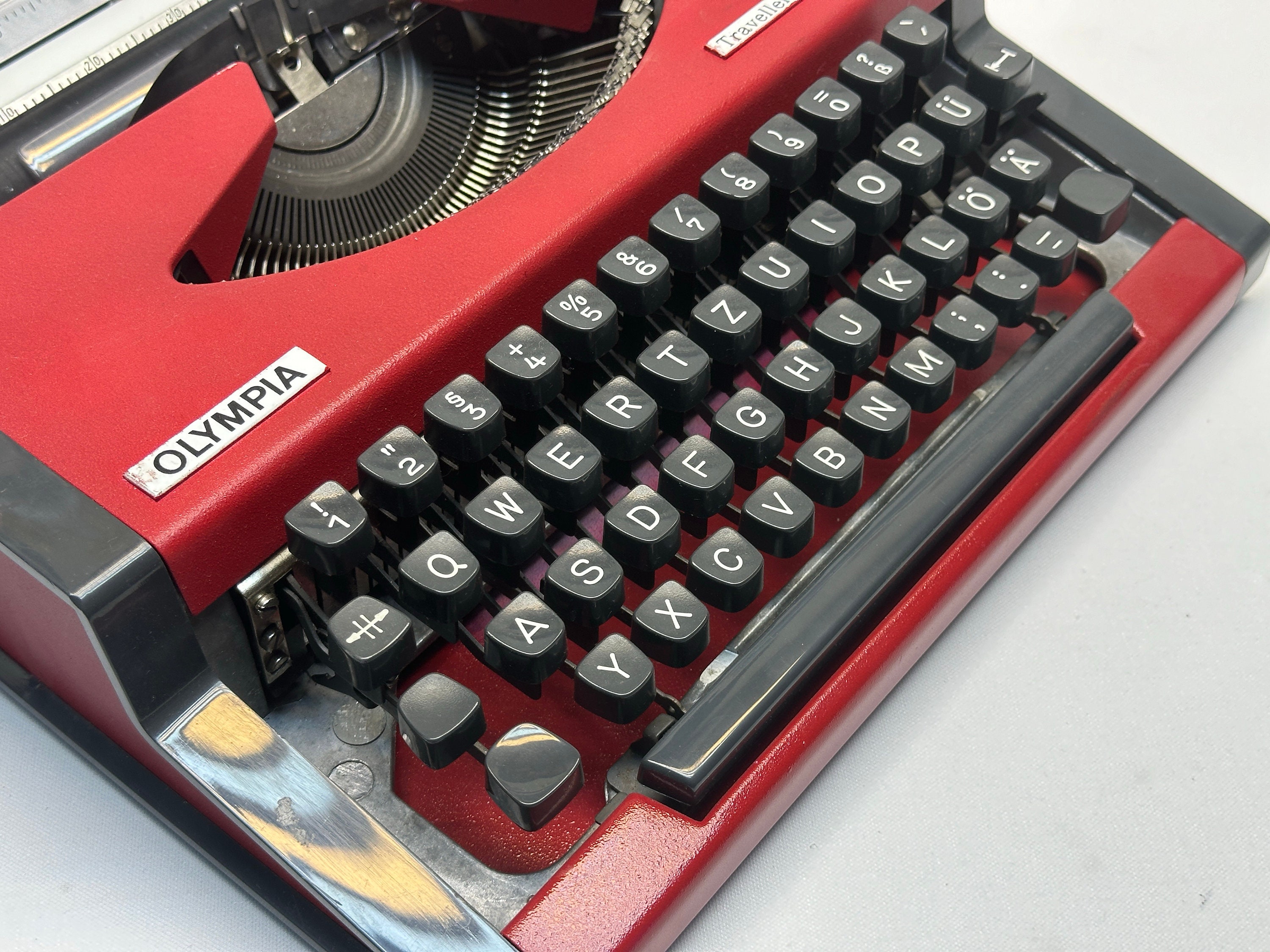 レッドオリンピア手動タイプライター - ヴィンテージポータブル