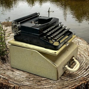 Erika Typewriter with QWERTY Keyboard - Vintage Manual Typewriter | Fully Functional Retro Decor | Perfect Gift for Writers and Collectors