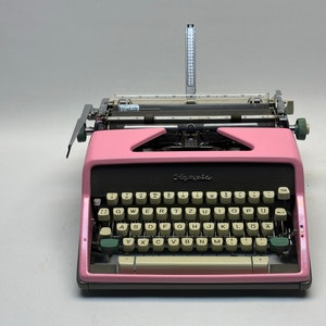 Máquina de escribir manual Pink Olympia SM7 - Máquina de escribir portátil vintage - Regalo de decoración de oficina retro para escritores