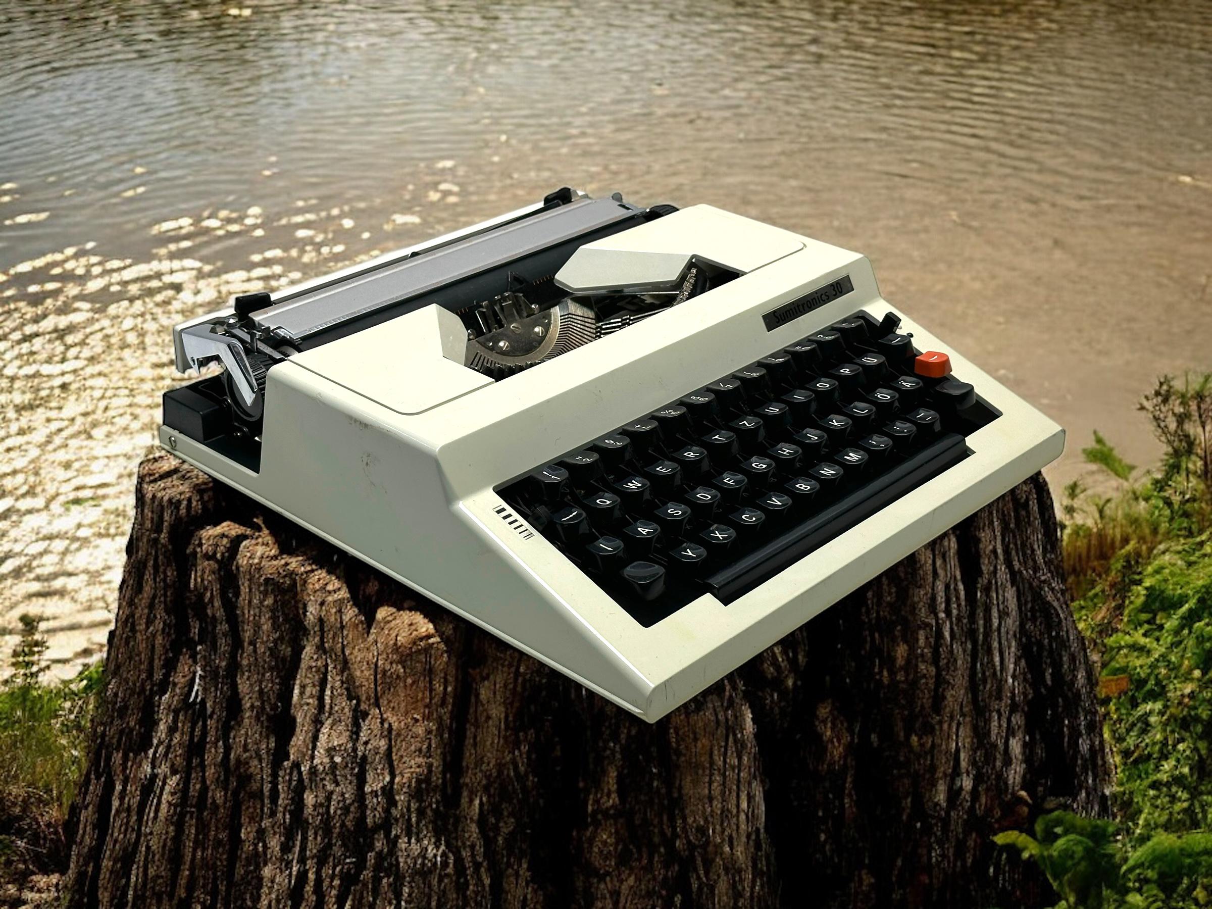 Contessa Slim タイプライター - コンパクトな手動タイプライター