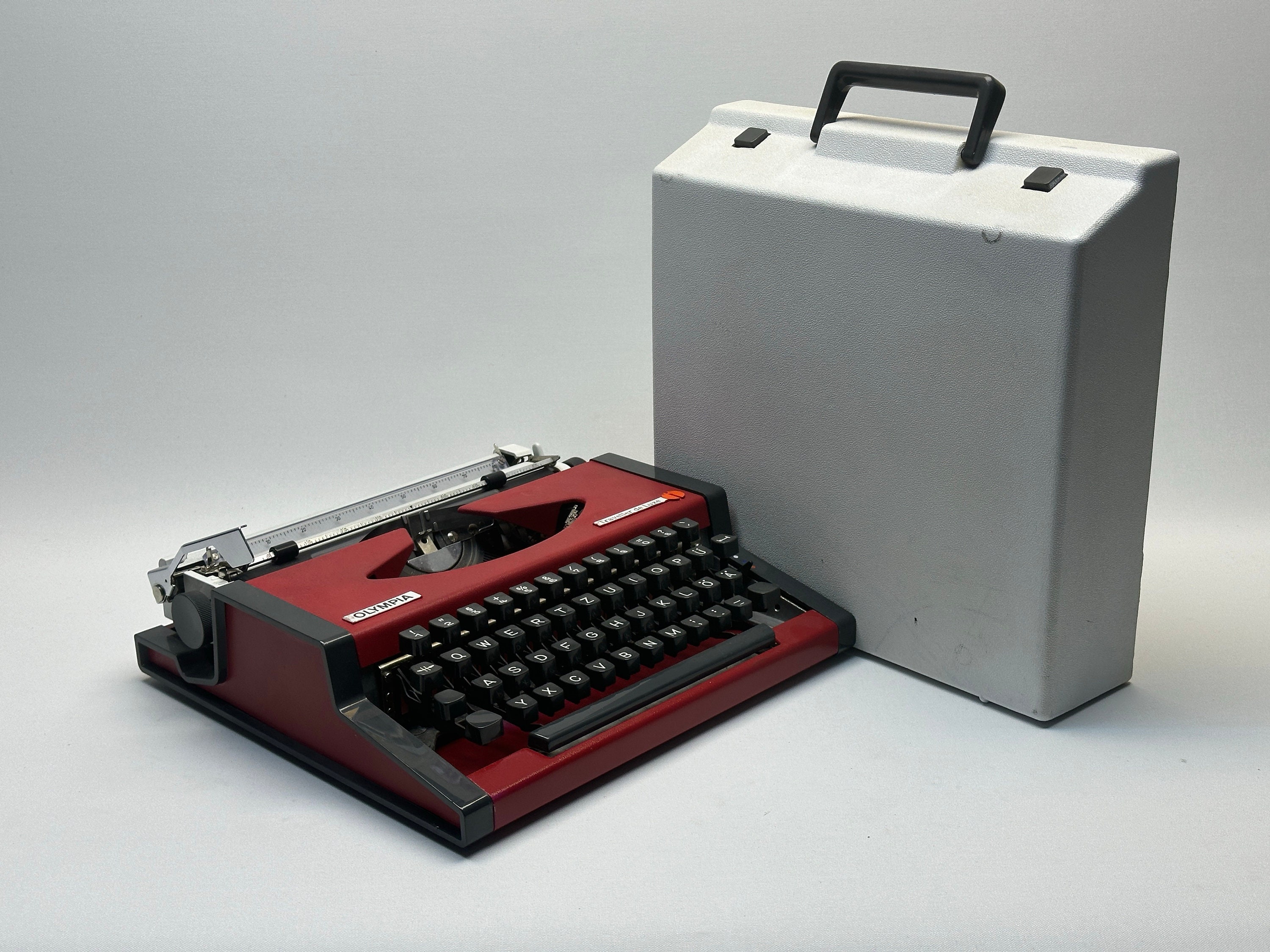 レッドオリンピア手動タイプライター - ヴィンテージポータブル