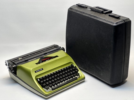 Adler Vintage Typewriter – Glossy Green QWERTZ Keyboard