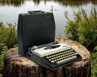 SNT1960 ビンテージ USA製  タイプライター 当時物 希少品 ピンクのアドラー ティッパ タイプライター: 1960 年代のビンテージ