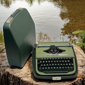 Rare Green Brorette Typewriter - Vintage Manual Typewriter, Fully Functional, Unique Collectible, Ideal Gift for Writers & Collectors