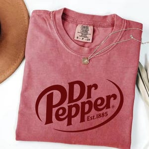 Dr Pepper comfort kleuren shirt, retro Dr Pepper T-shirt, vintage frisdrank shirt, graphic Cola T-shirt, zacht gewassen uniseks T-shirt, herfst grafisch shirt