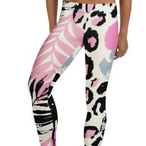 Leggings In Plain Sight ~ Calça justa elástica feminina com estampa de animais, folhas abstratas, rosa vibrante e preto | Calças justas esportivas