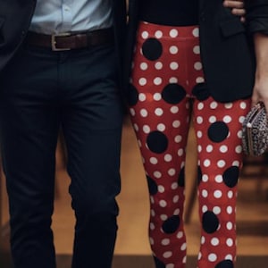 Leggings Dotty Diva ~ Mallas elásticas con estampado de lunares llamativos en rojo, negro y blanco para mujer / Ropa deportiva de estilo bohemio moderno