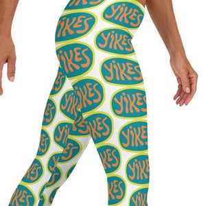 Leggings peludos "Yikes" ~ Pantalones ajustados elásticos casuales, divertidos, hipsters, retro, con dibujos animados, estilo máquina misteriosa para mujer / Regalo divertido de broma LOL para ella