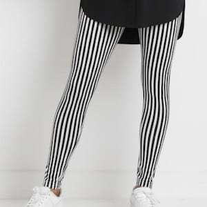 ¡Superventas! Leggings clásicos de rayas blancas y negras ~ Pantalones ajustados elásticos, casuales y elegantes para mujer / Estilo atemporal y moderno.