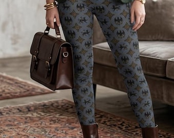 Leggings con medallón medieval ~ Estampado de grifos y águilas de mitología antigua en negro, azul y dorado para mujer / Estilo antiguo de alta fantasía inglesa
