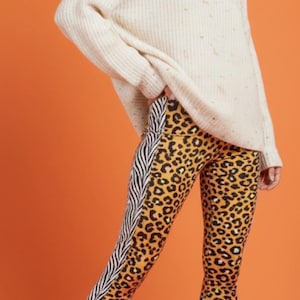 Girl Gone Wild Animal Print Leggings ~ Damen Bunt Orange Schwarz Weiß Gelb Leopard Spots w / Zebra Side Panels | Einzigartige Stretch Hose