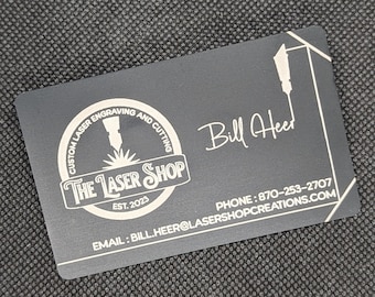 Tarjetas de presentación de aluminio grabadas: metal negro mate