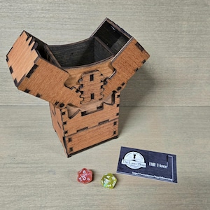 Caja de madera hecha a mano con apertura con engranajes / Capacidad para hasta 100 cartas en fundas / Fabricada con hermosa madera multicapa